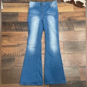 Cute bootcut jeans. Barely worn. Size 17/33 and brand VIP.